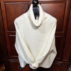 FREE PEOPLE/ OVER SIZED/ FUZZY SWEATER W/ LARGE TURTLE NECK/ KNIT CUFFS/ SIZE M